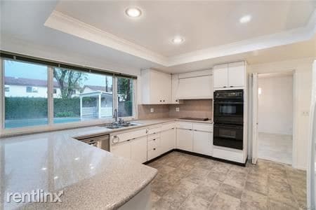 Building Photo - 5 br, 3 bath House - 13572 Carroll Way