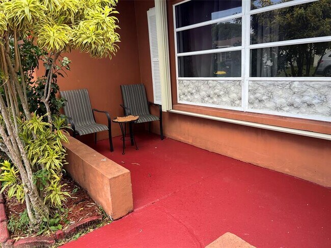 Foto del edificio - 6105 NW 73rd Ave
