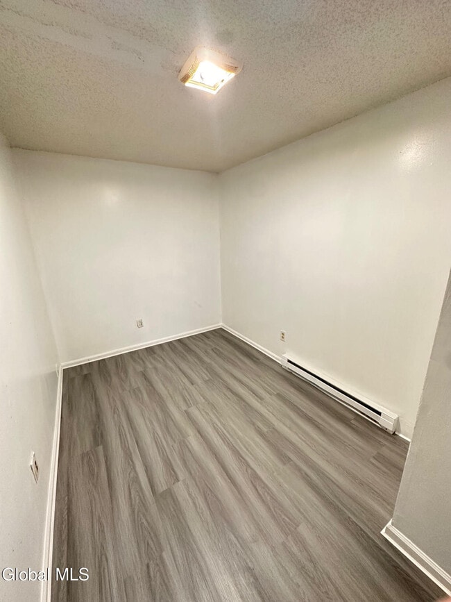 Building Photo - 3134 6th Ave