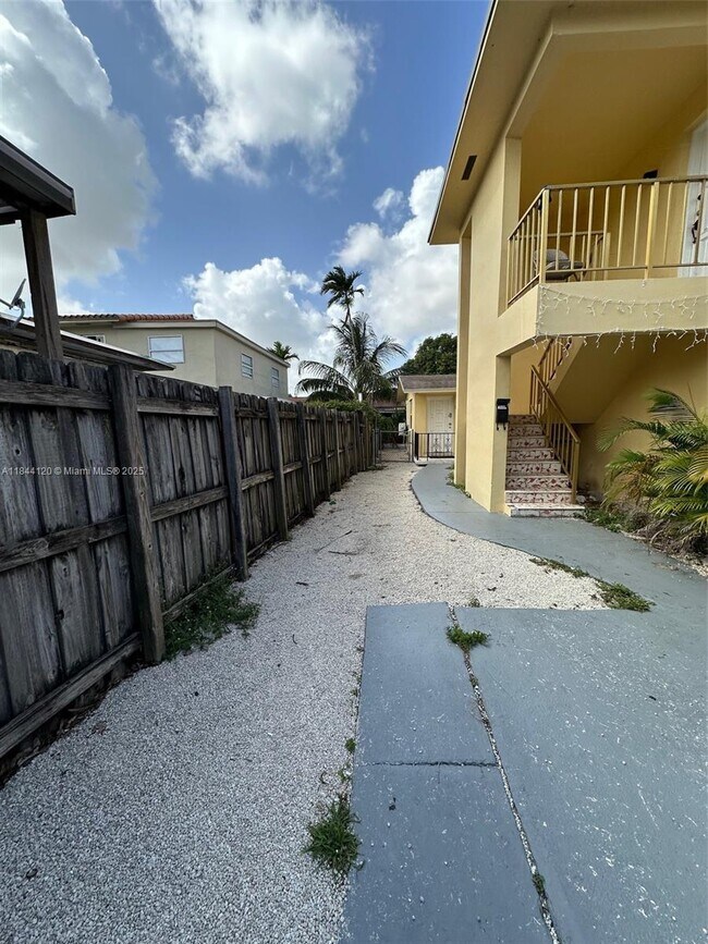 Foto del edificio - 4351 NW 5th St