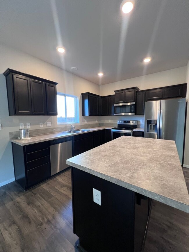 Building Photo - 6493 Hornet Cir NE