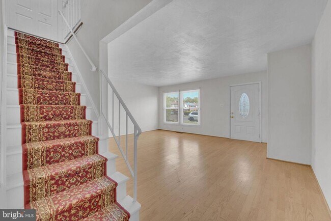 Building Photo - 40 Rittenhouse Dr