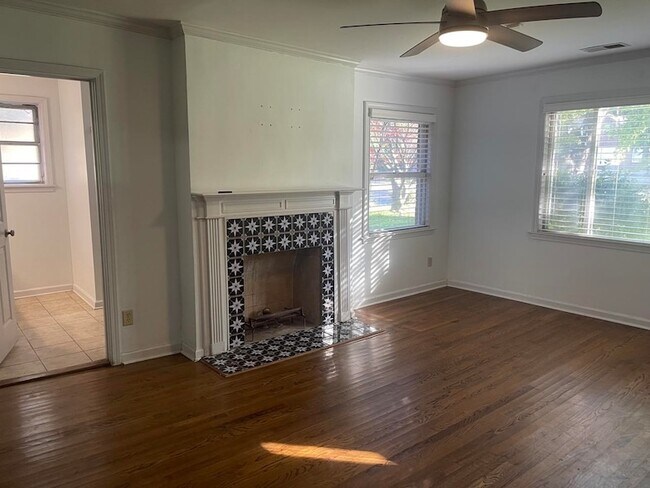 Foto del edificio - 3320 Central Ave