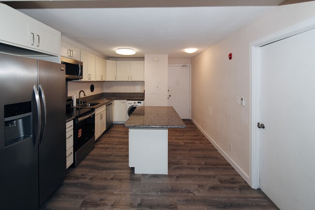 Building Photo - 2222 Aloha Dr