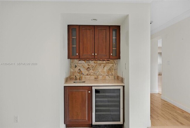 Foto del edificio - 1246 Algardi Ave