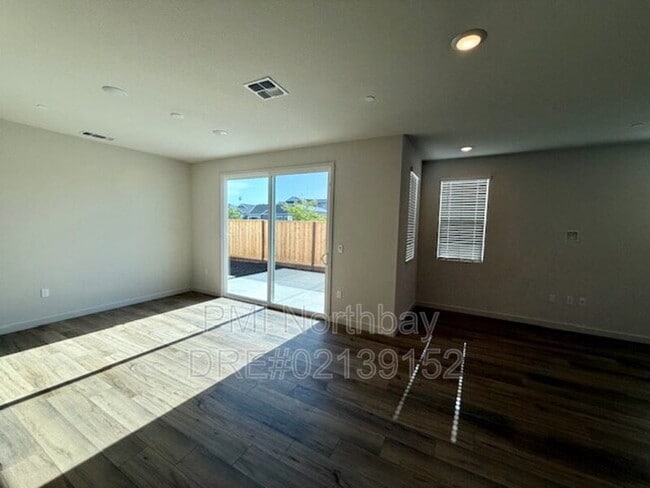 Building Photo - 109 Clownfish St