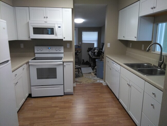 Building Photo - 910 9th Ave SW