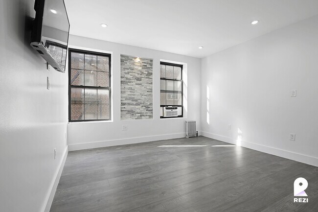 Building Photo - 119-20 Union Tpke