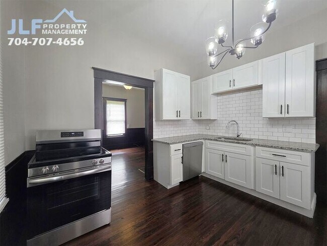 Foto del edificio - Charming 2 Bed/1 Bath Cottage in Peaceful ...