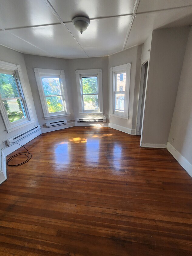 Primary Photo - 112 Walnut St