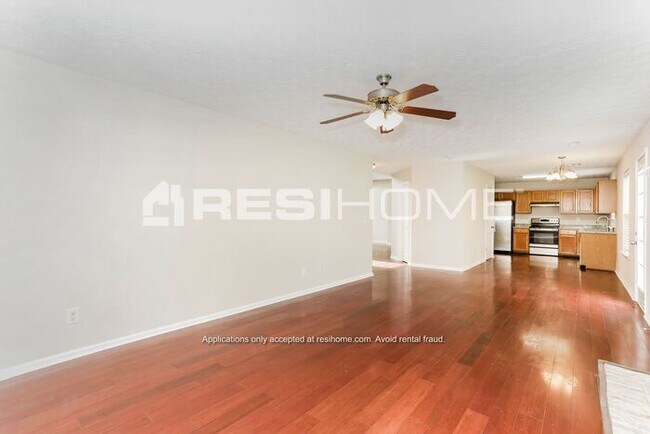 Building Photo - "Welcome Home! Get 1 month FREE RENT when ...