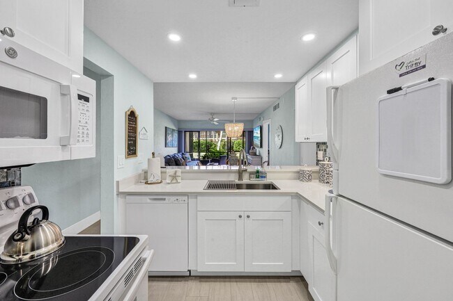 Building Photo - ** Blue Turtle Sea Side, short walk to the...