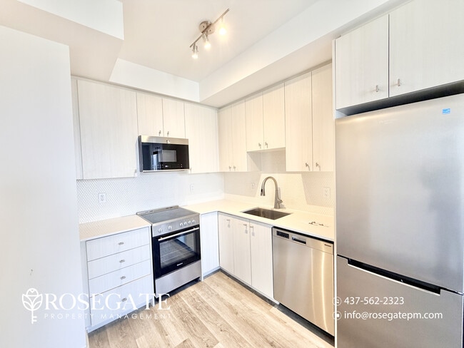Photo du bâtiment - Modern 1 Bedroom + Den Condo with Parking, Internet & Private Balcony in Kitchener