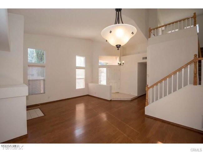 Building Photo - 3 br, 3 bath Townhome - 140 Symphony Ln