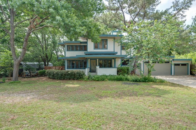Building Photo - 1301 Dublin St