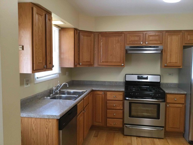 Building Photo - 201 Deerpath Dr