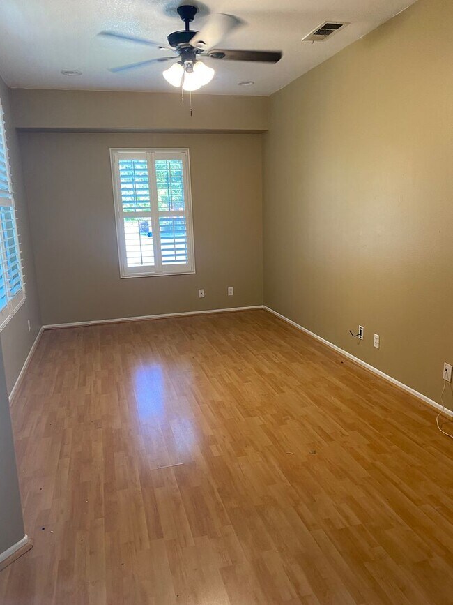 Building Photo - Single Story 3 Bedrooms Plus Den, Paseo De...