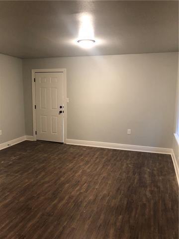 Building Photo - 404 S Walnut St