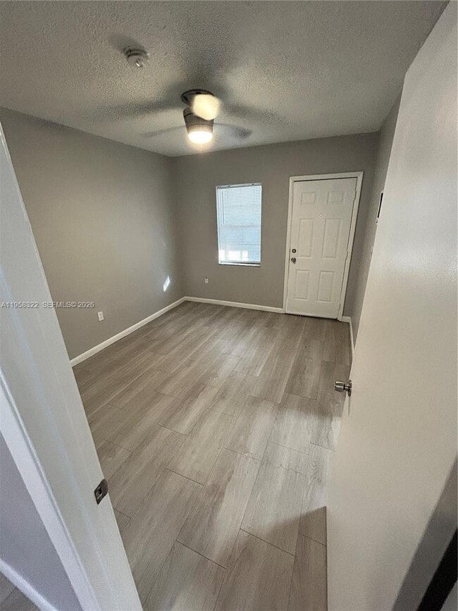 Foto del edificio - 1720 NW 1st Pl