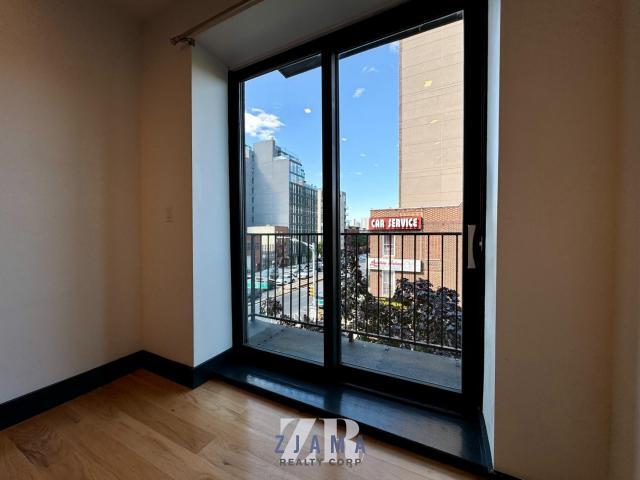 Foto del edificio - 3 bedroom in Brooklyn NY 11215