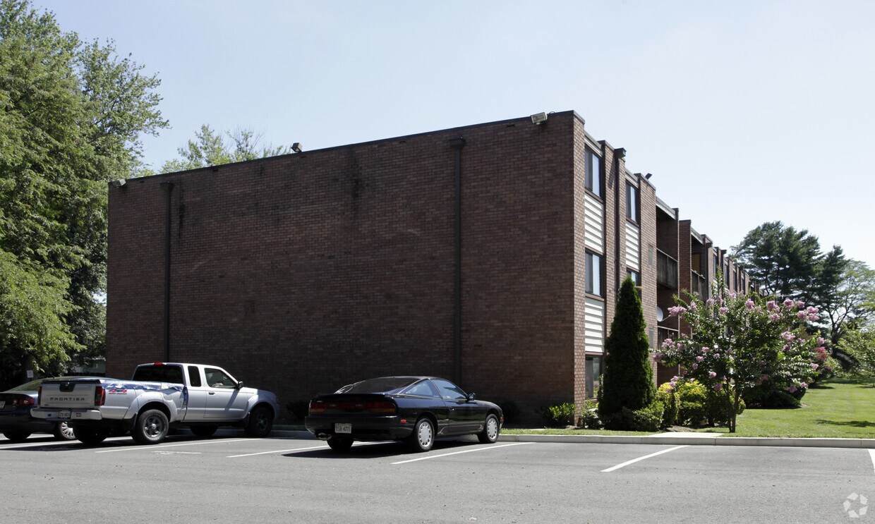 Briarcliff Townhomes Apartments in Fairfax, VA