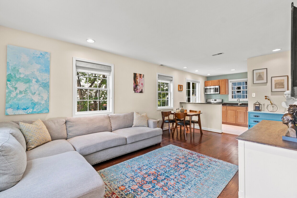 Foto principal - 5861 Blaine Dr