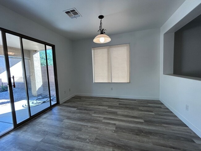 Building Photo - Beautifully Remodeled