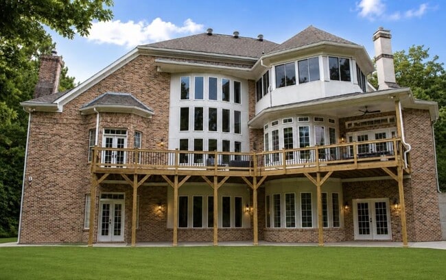 Building Photo - 6041 Bear Lake Dr