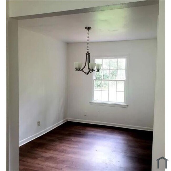 Building Photo - 2658 Faure Dr S