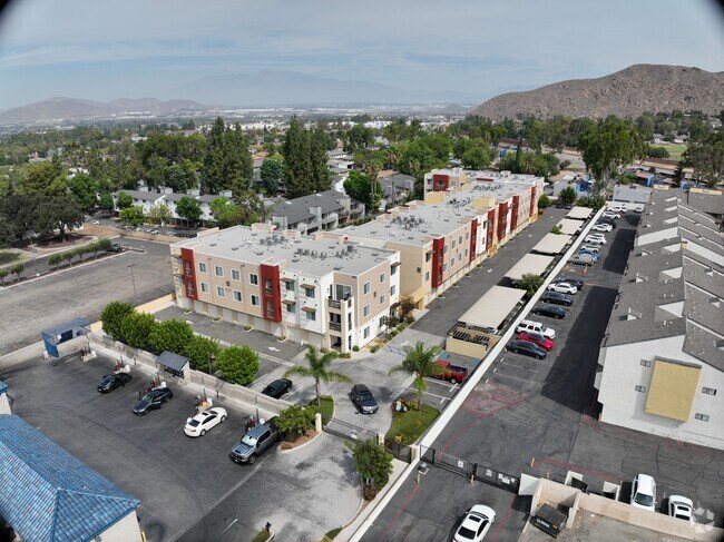 Exterior 3D - 807 West