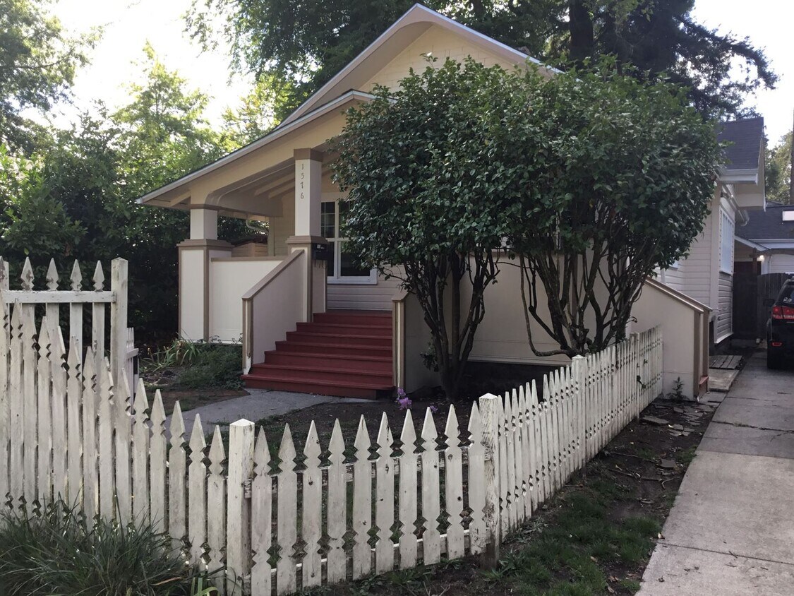 Primary Photo - Jefferson St Duplex