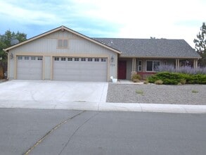 Building Photo - 729 Clydesdale Rd