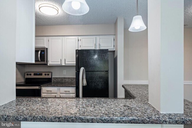 Foto del edificio - 607 Ravens Crest Dr