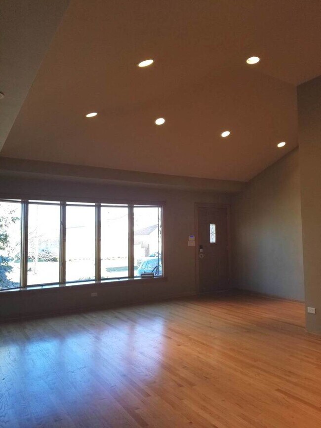 Foto del edificio - 8548 N Overhill Ave