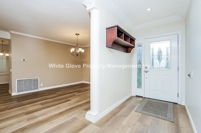 Foto del edificio - Beautifully Updated 3 bedroom Plus Loft and Office Woodbridge Home