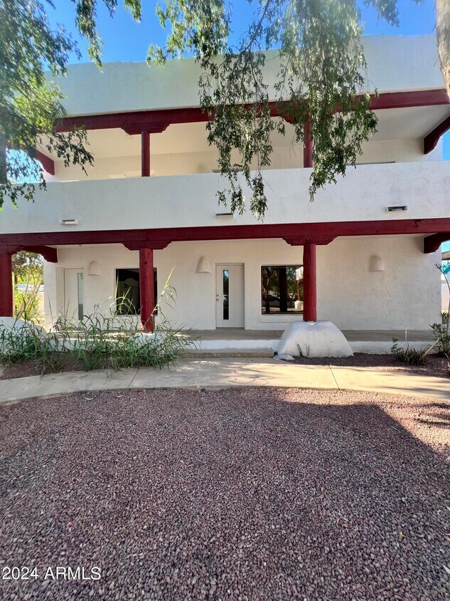 Foto principal - 5908 West Myrtle Ave