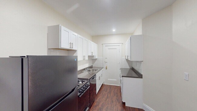 Building Photo - 04 Vinal