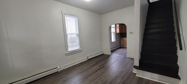 Foto del edificio - 3 bedroom 1 bathroom half house in Manheim...