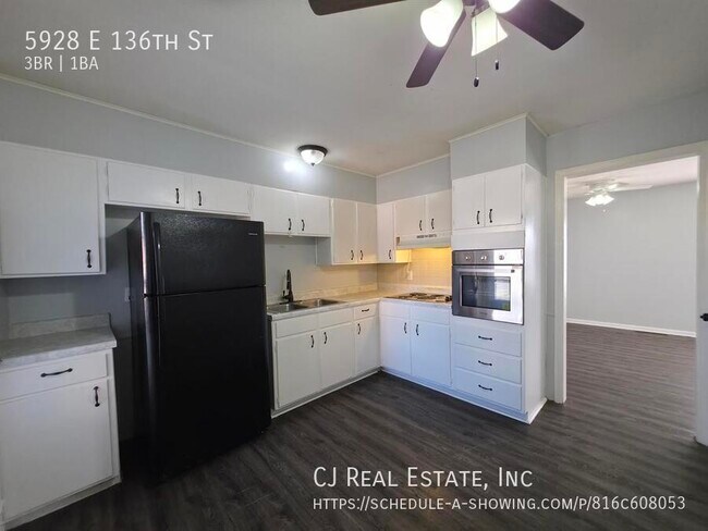 Building Photo - 5928 E 136th St