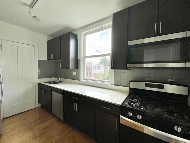 Photo - 3018 North Karlov Avenue #2 Apartment