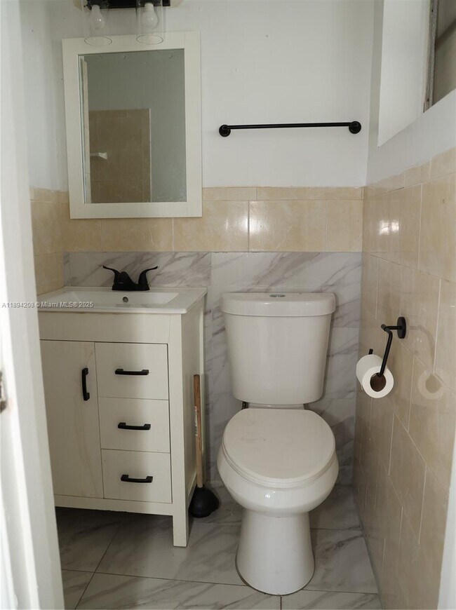 Foto del edificio - 15130 Jackson St