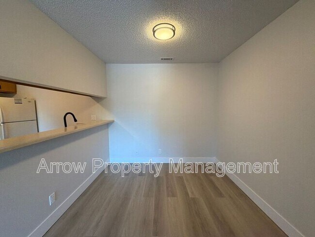Foto del edificio - 2350 N 44th St