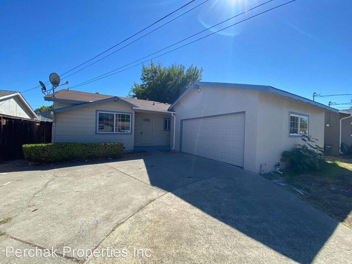 Primary Photo - 3 br, 2 bath House - 2123 Goff Ave