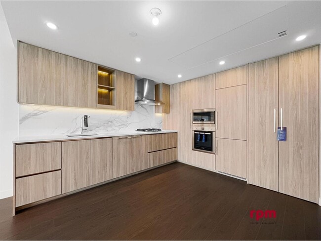 Photo du bâtiment - 13778-13100 100 Ave