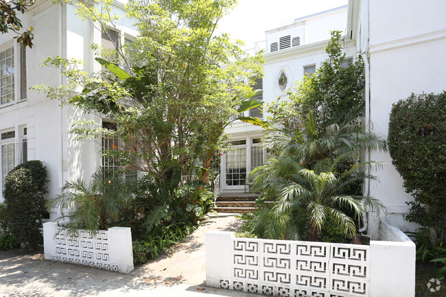 Building Photo - 9322 Gregory Way