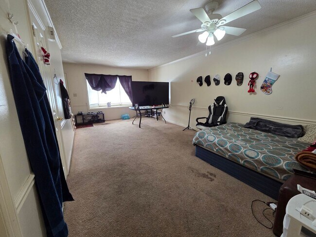 Building Photo - 2 Bed 2.5 Bath Condo