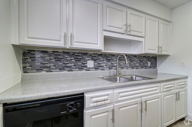 Building Photo - The Linx Apartments