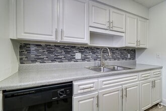 Building Photo - The Linx Apartments