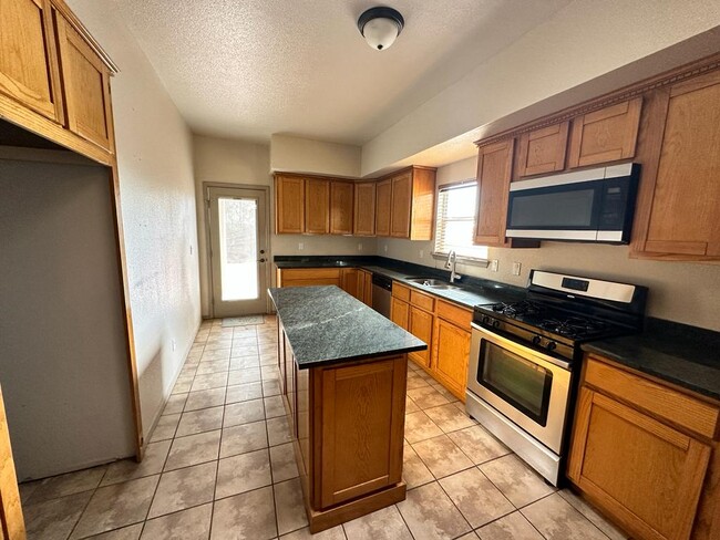 Building Photo - 4136 Tierra Venado Dr