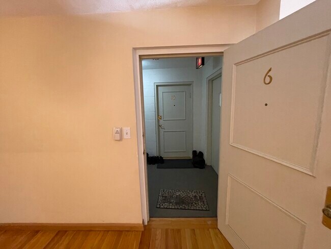 Building Photo - 611 Watertown St